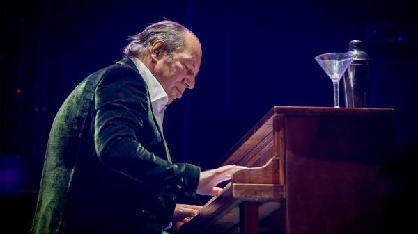 photo of Hans Zimmer praises Apple’s Spatial Audio technology; says Jony Ive gave him a pair of headphones he worked on image