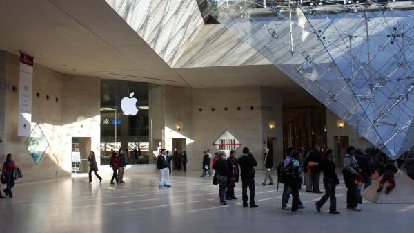 photo of Remembering Apple Carrousel du Louvre, France’s first Apple store image