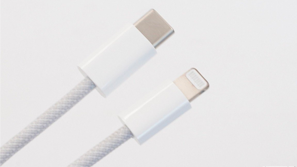 photo of Leaker claims iPhone 12 will come with new Lightning to USB-C braided cable image