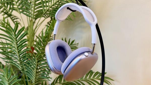 AirPods Max 2 are gorgeous, dreamy headphones — for now…
