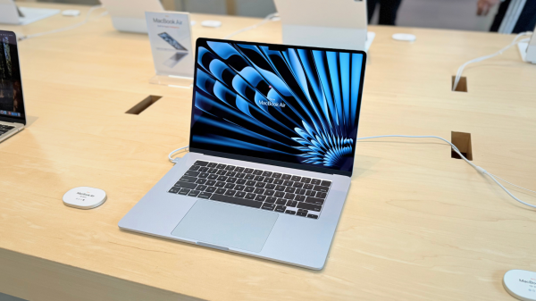 MacBook Air reportedly facing major…
