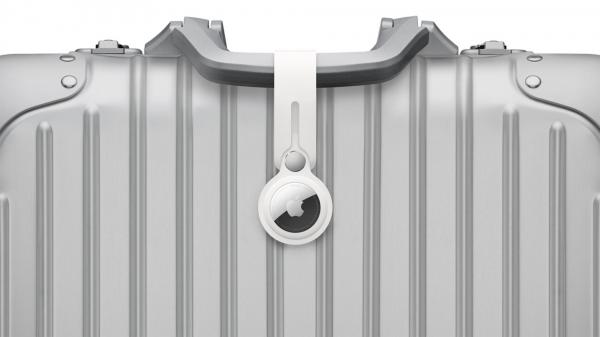 photo of AirTag reveals airline donated couple’s lost luggage to charity without explanation image