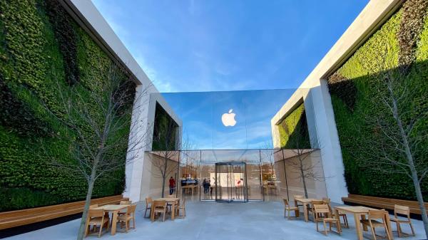 photo of Apple holds nationwide meetings with retail workers to ‘discuss the risks of unionization’ image