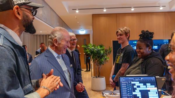 Apple Launches Creative Labs Program…
