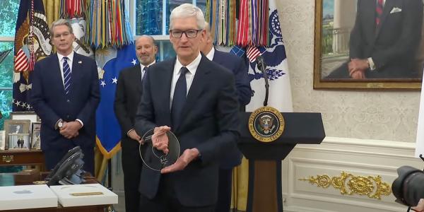 photo of South Park mocks Tim Cook’s golden gift to Donald Trump image