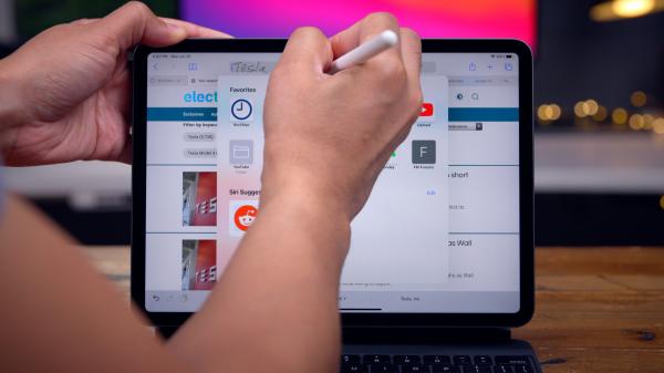 photo of Craig Federighi explains how the Apple Pencil Scribble feature in iPadOS 14 was developed image