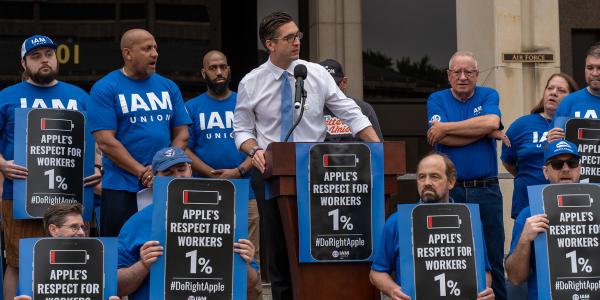 Union workers protest Apple’s planned…
