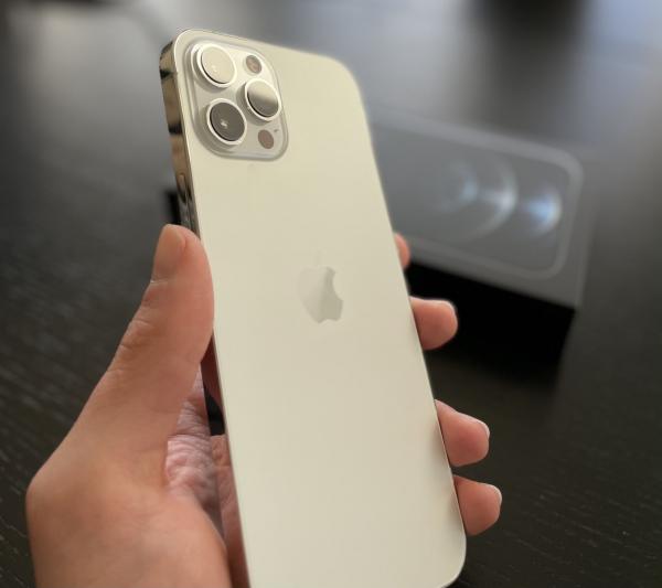 photo of First Impressions From New iPhone 12 mini and iPhone 12 Pro Max Owners image