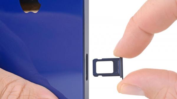 photo of Apple Allegedly Preparing for iPhones Without SIM Card Slot by September 2022 image