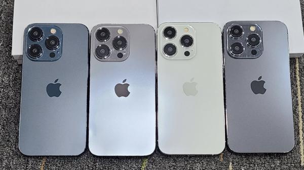 photo of iPhone 15 and iPhone 15 Pro dummy units show off the most boring color options ever image