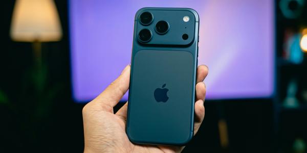 Report: Apple hit a record 49% share of…