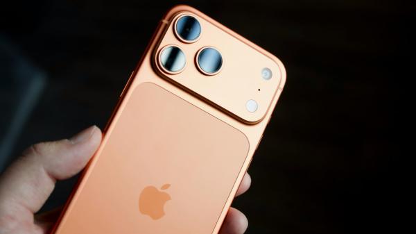 Apple again extends free iPhone…