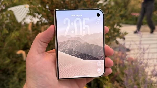 Counterpoint: Apple foldable panel&hellip;