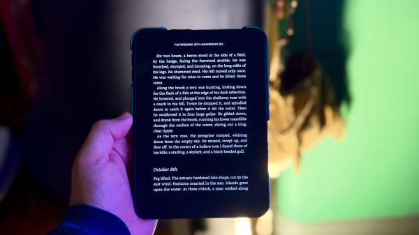 iPhone Duo: Turn the Hinge Into an App Launcher