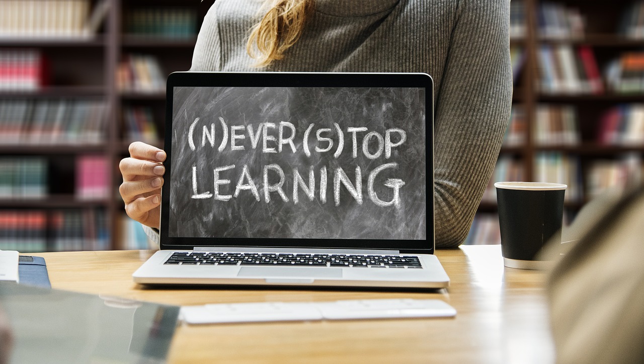 laptop with message - never stop learning