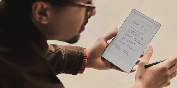 photo of reMarkable announces Paper Pro Move: a palm-sized paper tablet that’s priced well image