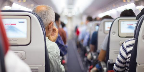 photo of Quick-thinking Apple intern uses Apple Watch as logging tool during in-flight emergency image