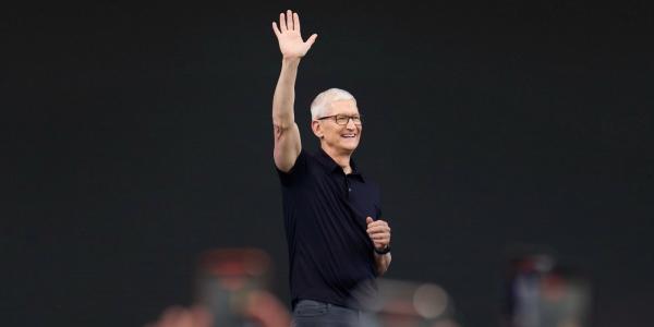 Tim Cook attends Sun Valley Conference…